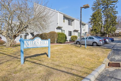 Condominium in New London CT 85 Niles Hill Road #11.jpg