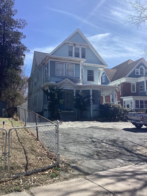 Triplex in Hartford CT 308 Vine Street.jpg