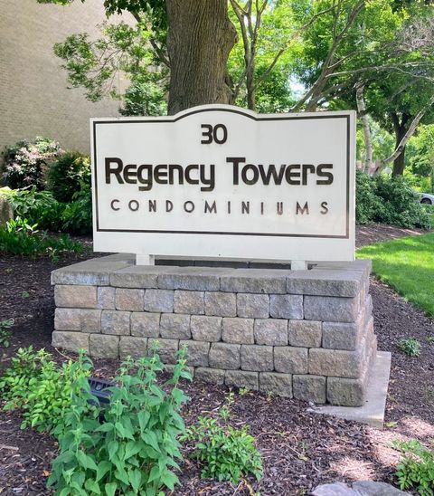 Condominium in Hartford CT 30 Woodland Street #APT 4D.jpg