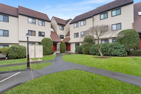 Condominium in Norwalk CT 3 Seir Hill Road.jpg