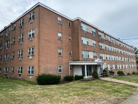 Condominium in New London CT 70 Farmington Avenue #4J.jpg