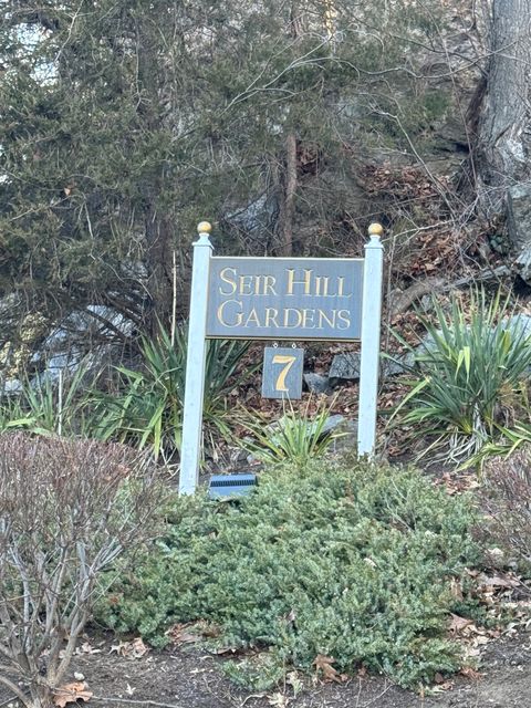 Townhouse in Norwalk CT 7 Seir Hill Road #APT 16.jpg