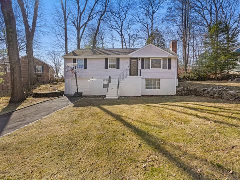 Single Family Residence in Norwalk CT 18 Hollow Tree Road.jpg