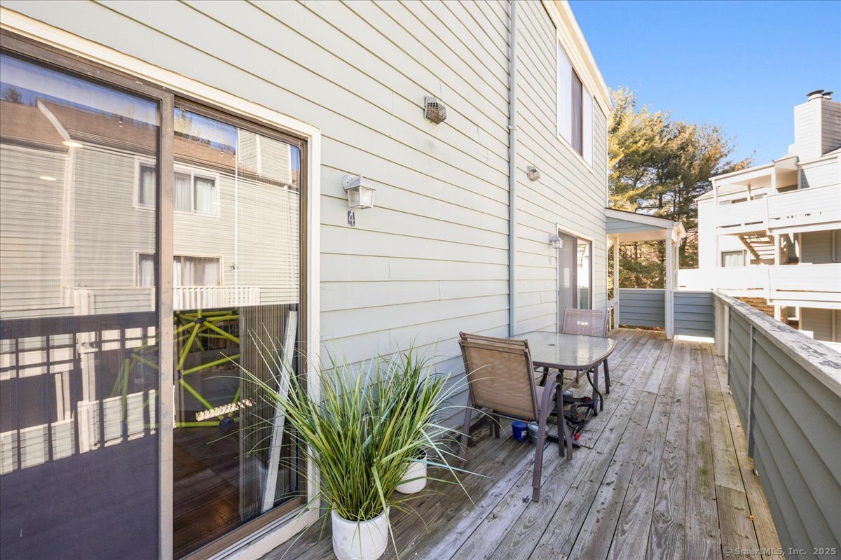 Townhouse in Norwalk CT 3 Oakwood Avenue #B4 27.jpg