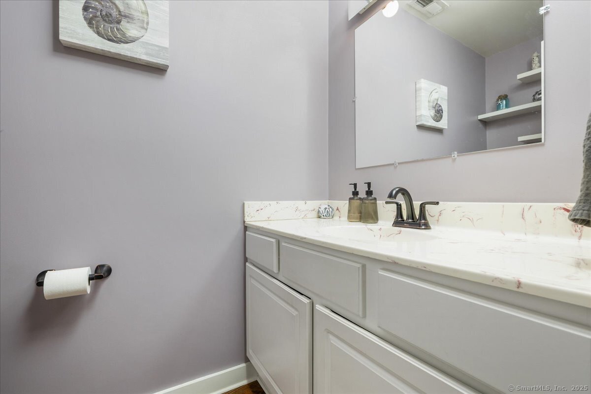 Townhouse in Norwalk CT 3 Oakwood Avenue #B4 14.jpg