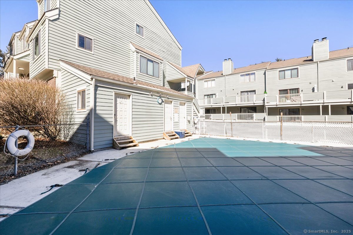 Townhouse in Norwalk CT 3 Oakwood Avenue #B4 29.jpg