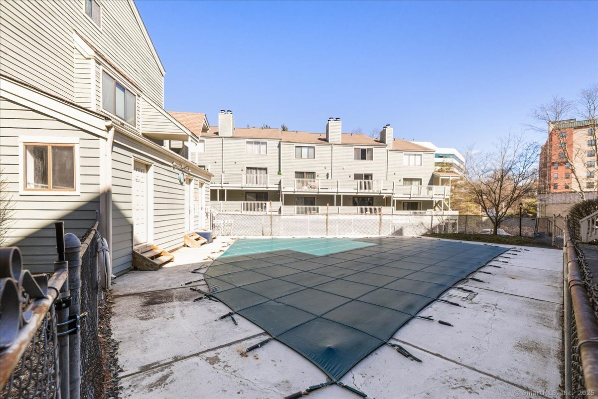 Townhouse in Norwalk CT 3 Oakwood Avenue #B4 28.jpg