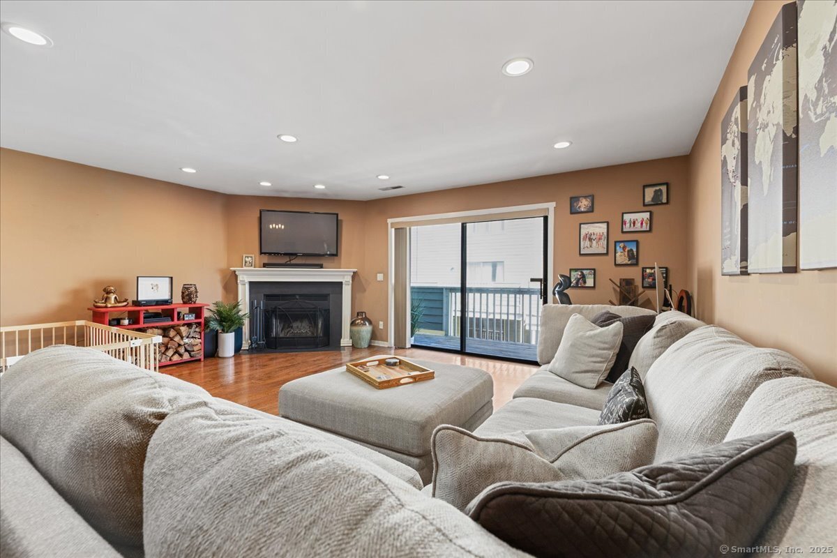 Townhouse in Norwalk CT 3 Oakwood Avenue #B4 7.jpg