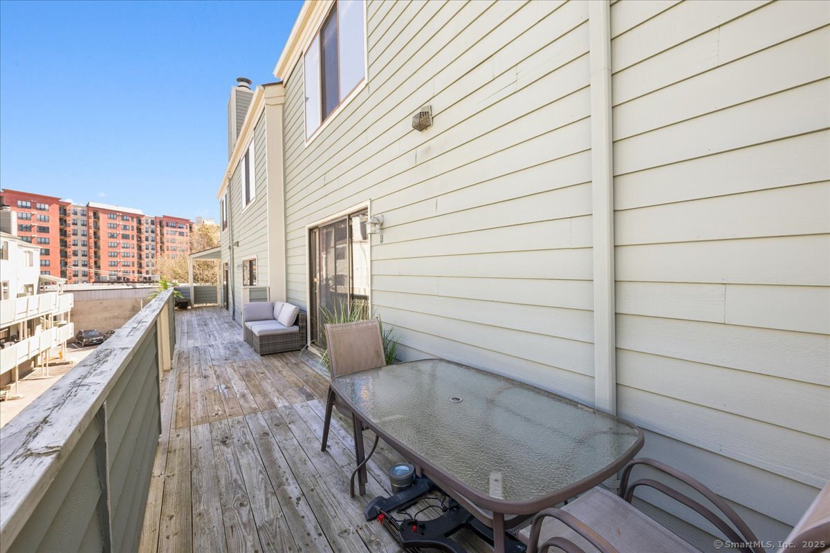 Townhouse in Norwalk CT 3 Oakwood Avenue #B4 26.jpg