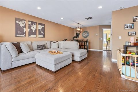 Townhouse in Norwalk CT 3 Oakwood Avenue #B4 5.jpg