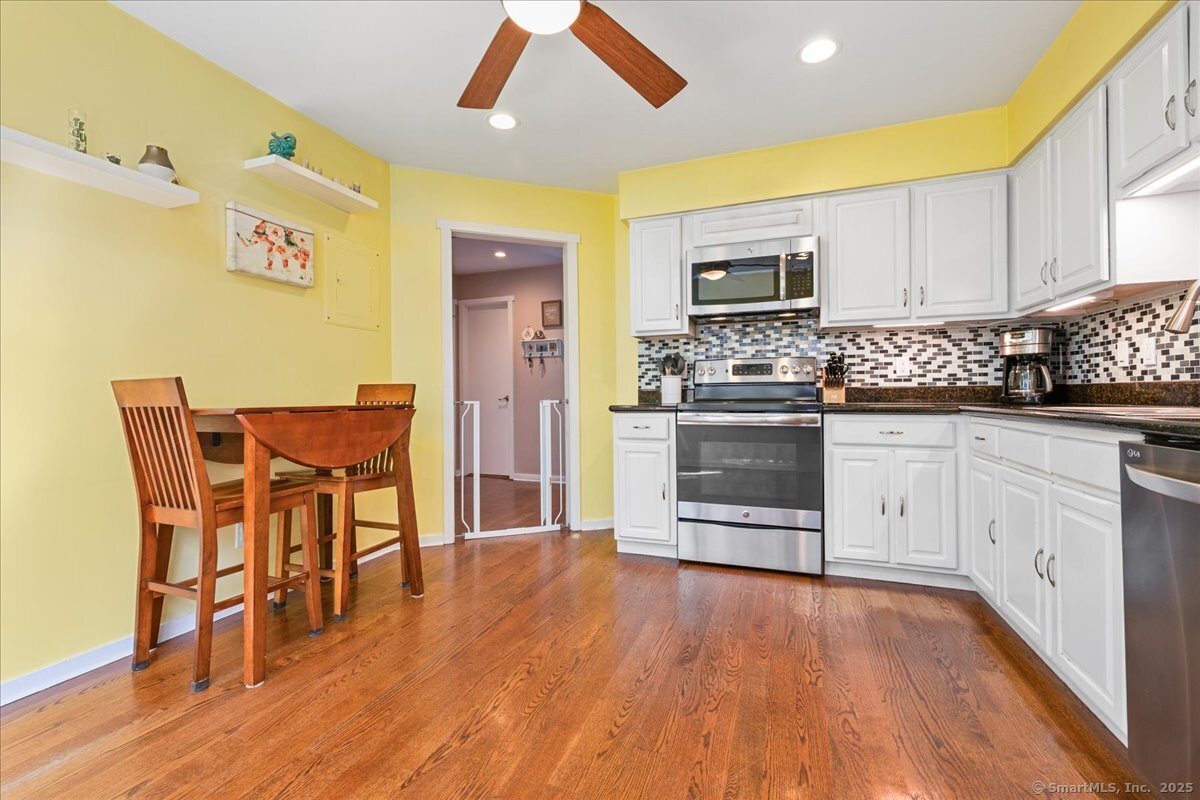 Townhouse in Norwalk CT 3 Oakwood Avenue #B4 13.jpg