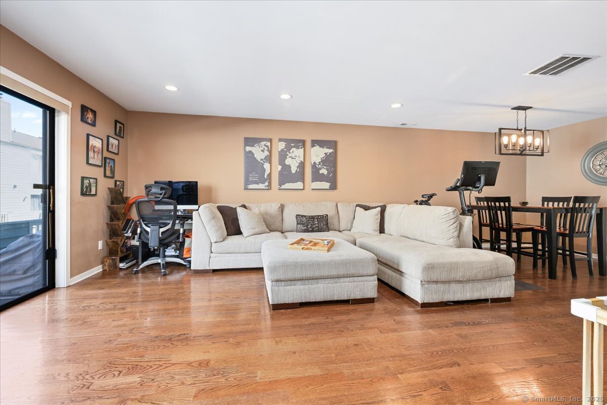 Townhouse in Norwalk CT 3 Oakwood Avenue #B4 6.jpg