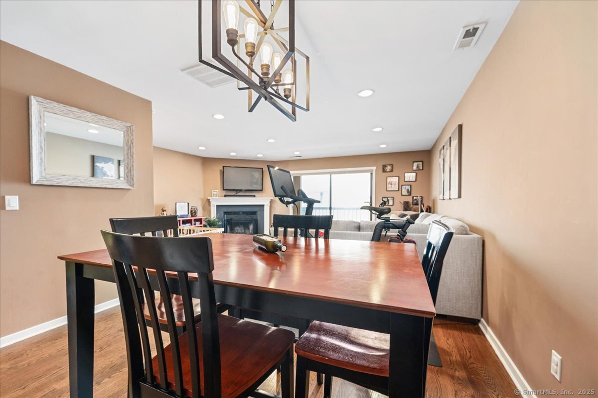 Townhouse in Norwalk CT 3 Oakwood Avenue #B4 9.jpg