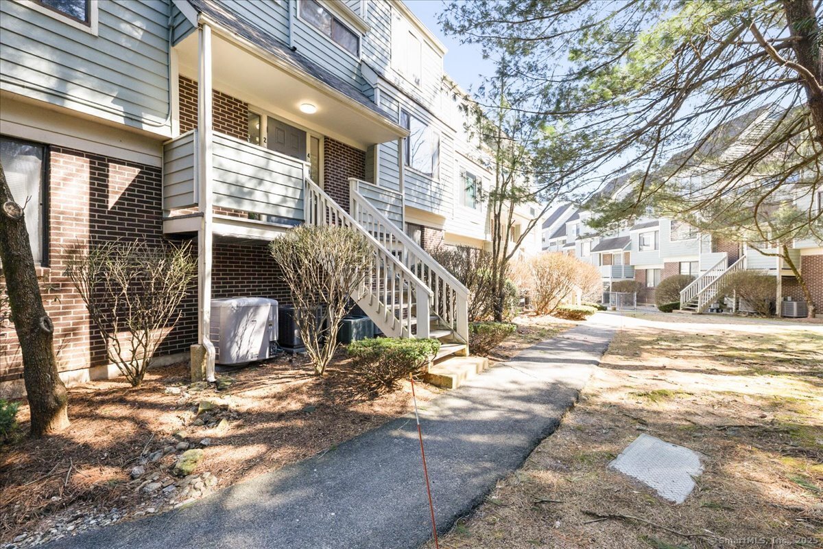 Townhouse in Norwalk CT 3 Oakwood Avenue #B4 1.jpg