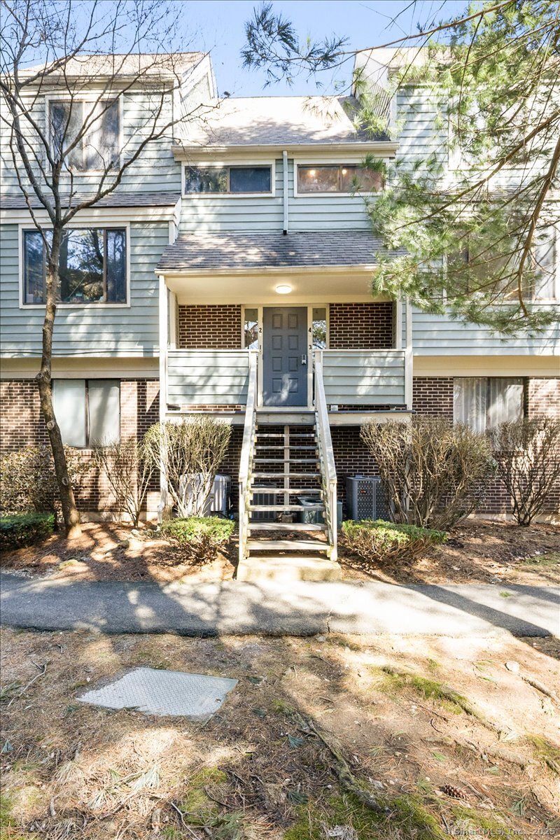 Townhouse in Norwalk CT 3 Oakwood Avenue #B4 3.jpg