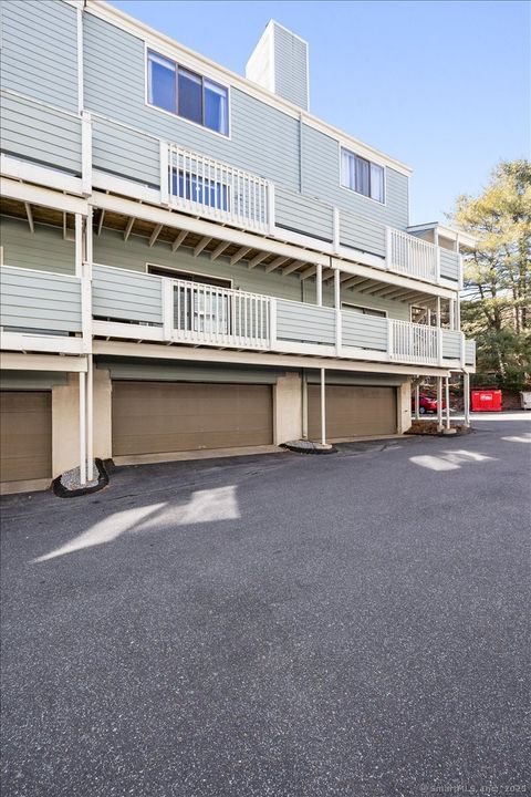 Townhouse in Norwalk CT 3 Oakwood Avenue #B4 36.jpg