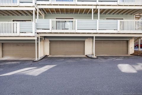 Townhouse in Norwalk CT 3 Oakwood Avenue #B4 37.jpg
