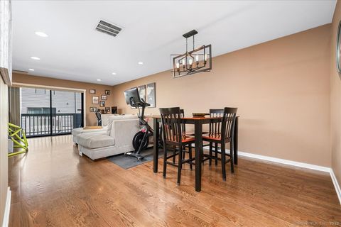 Townhouse in Norwalk CT 3 Oakwood Avenue #B4 8.jpg