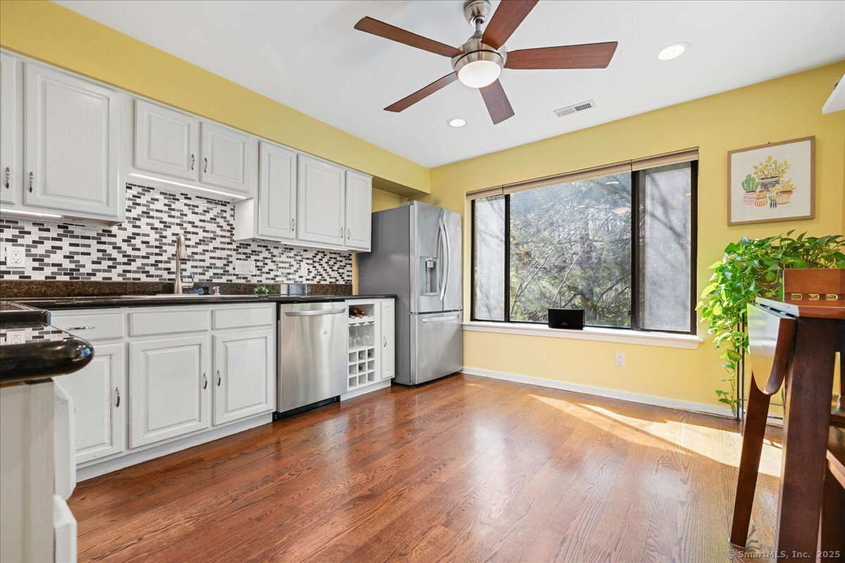 Townhouse in Norwalk CT 3 Oakwood Avenue #B4 11.jpg