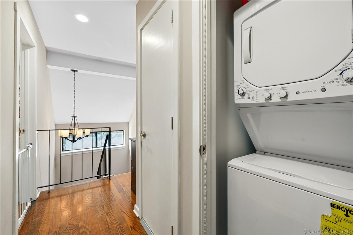 Townhouse in Norwalk CT 3 Oakwood Avenue #B4 25.jpg