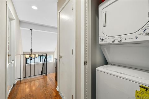 Townhouse in Norwalk CT 3 Oakwood Avenue #B4 25.jpg