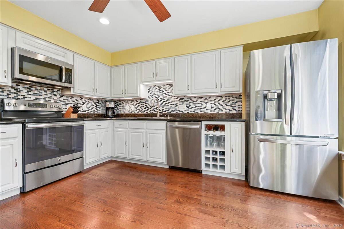 Townhouse in Norwalk CT 3 Oakwood Avenue #B4 12.jpg