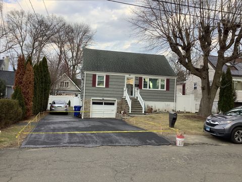 Single Family Residence in Norwalk CT 20 Richelieu St. Street.jpg
