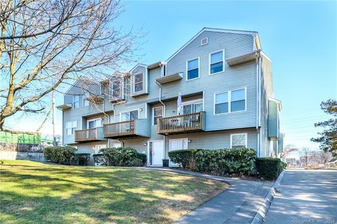 Townhouse in Norwalk CT 90 Bouton Street.jpg