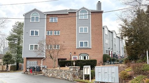 Townhouse in Norwalk CT 7 Seir Hill Road #15.jpg