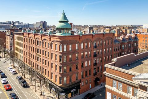 Condominium in Hartford CT 1 Linden Place.jpg