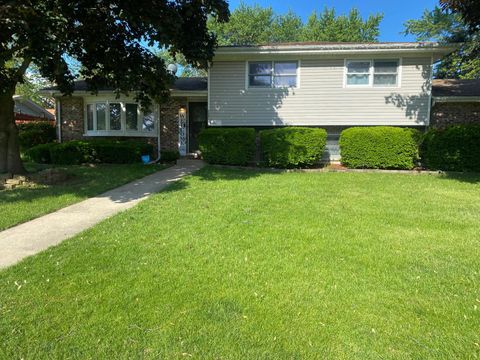 Single Family Residence in Aurora IL 1161 Comet Drive.jpg