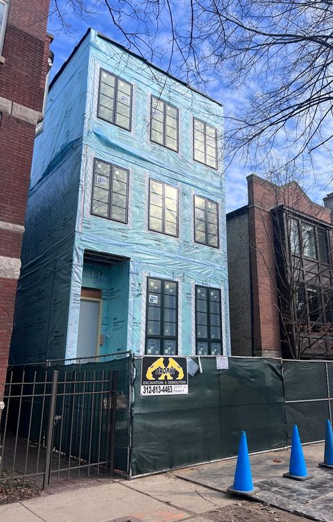 Single Family Residence in Chicago IL 2051 N Magnolia Street.jpg