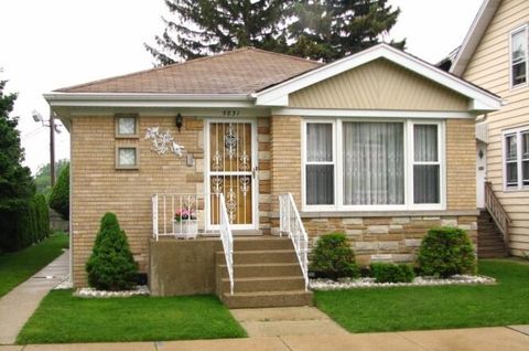Single Family Residence in Chicago IL 5831 W Giddings Street.jpg