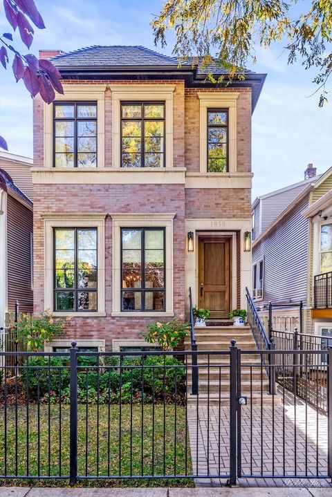 Single Family Residence in Chicago IL 1939 W FLETCHER Street.jpg