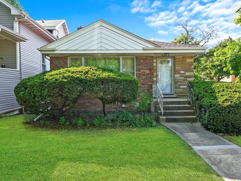 Single Family Residence in Chicago IL 2758 N Newcastle Avenue.jpg