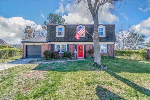 Single Family Residence in Virginia Beach VA 621 Fox Hollow Lane.jpg