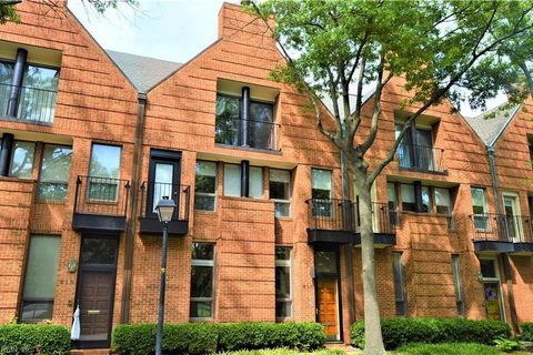 Single Family Residence in Norfolk VA 915 Botetourt Gardens.jpg