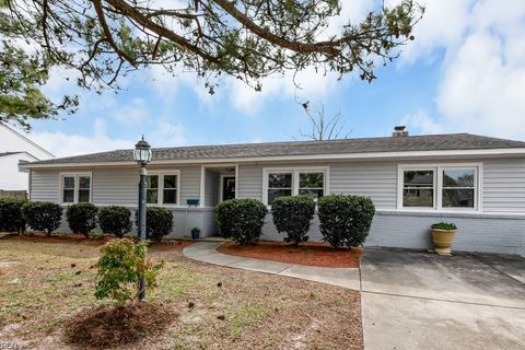 Single Family Residence in Virginia Beach VA 3749 Colonial Parkway.jpg