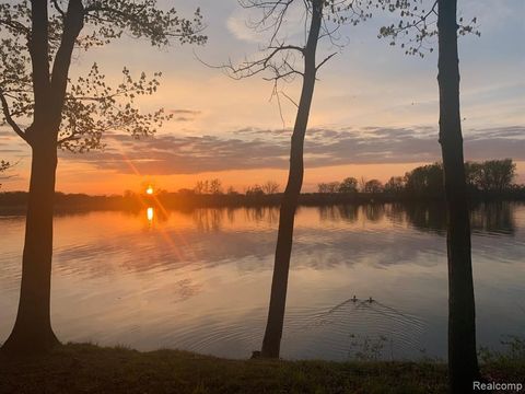  in Grosse Ile Twp MI 0 East River.jpg