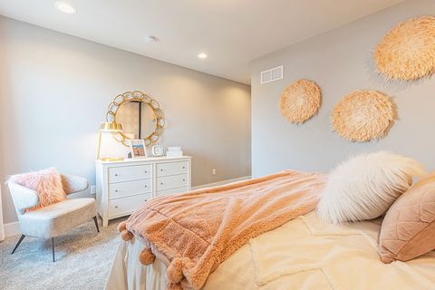 Single Family Residence in Westland Wayne MI 36273 MONROE 5.jpg