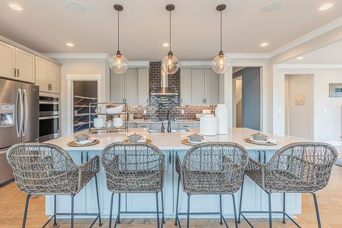 Single Family Residence in Westland Wayne MI 36273 MONROE 25.jpg