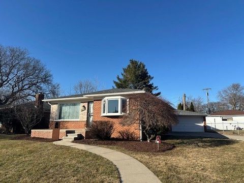 Single Family Residence in Redford Twp MI 24981 DORIS Ct.jpg