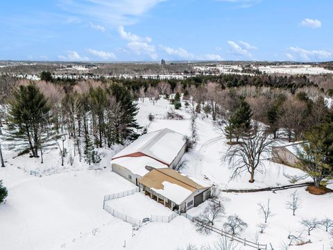 Single Family Residence in Acme Twp MI 6036 Brackett Road.jpg