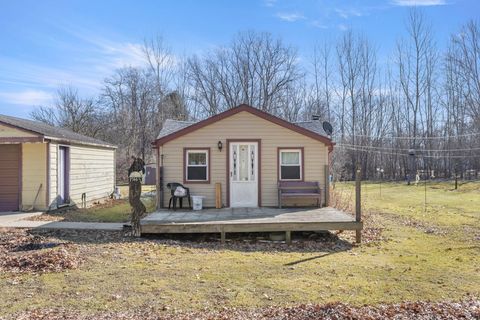 Single Family Residence in Brownstown Twp MI 17465 Sylvia Avenue.jpg