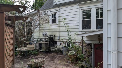 Single Family Residence in Garden City MI 31478 ROSSLYN Avenue 3.jpg