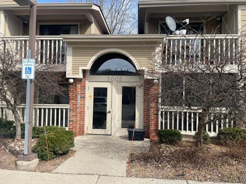 Condominium in Ann Arbor MI 3005 Fernwood Avenue.jpg
