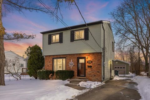 Single Family Residence in Berkley MI 2701 COLUMBIA Road.jpg
