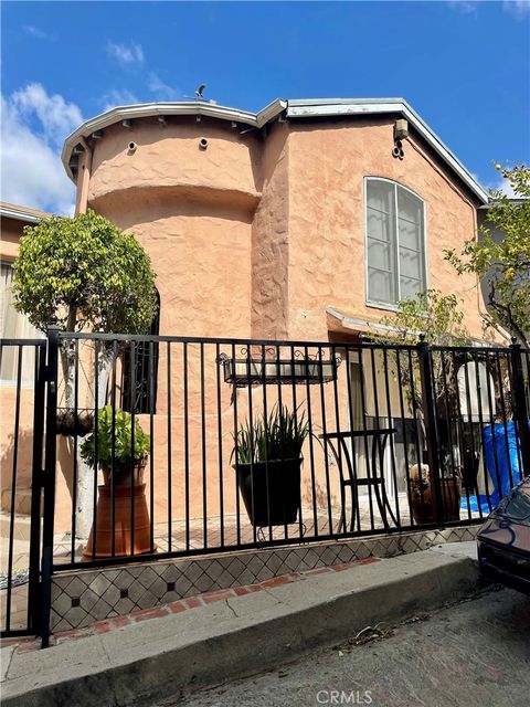 Triplex in Los Angeles CA 2859 Effie Street.jpg