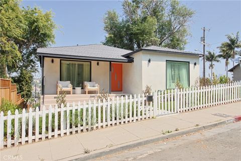 Duplex in Los Angeles CA 1402 Allesandro Street.jpg