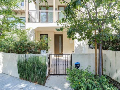 Townhouse in Los Angeles CA 757 Silver Lake Blvd.jpg
